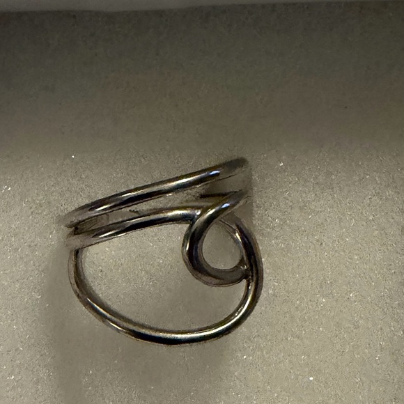 Stylish Silver Swirl Ring - Picture 3 of 5